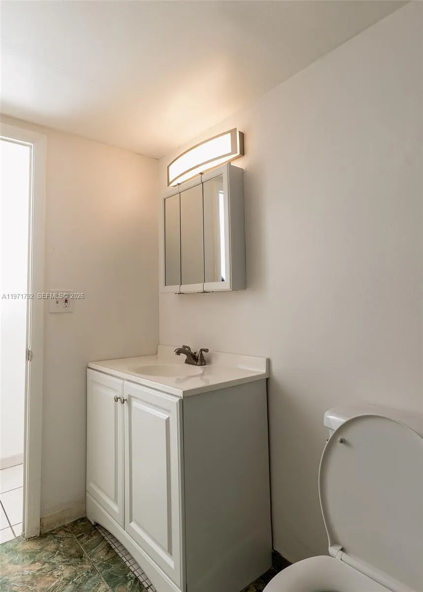 8421 Nw 8th St 203, Miami, Florida 33126, Miami, Florida 33126, 2 Bedrooms Bedrooms, ,2 BathroomsBathrooms,Residential Lease,For Rent,8421 Nw 8th St 203, Miami, Florida 33126,A11971792