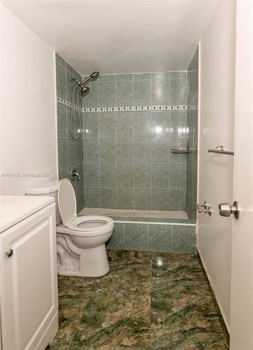 8421 Nw 8th St 203, Miami, Florida 33126, Miami, Florida 33126, 2 Bedrooms Bedrooms, ,2 BathroomsBathrooms,Residential Lease,For Rent,8421 Nw 8th St 203, Miami, Florida 33126,A11971792