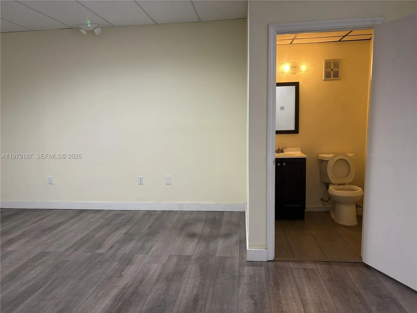 7311 Nw 12th St 25, Miami, Florida 33126, Miami, Florida 33126, ,Commercial Lease,For Rent,7311 Nw 12th St 25, Miami, Florida 33126,A11970187