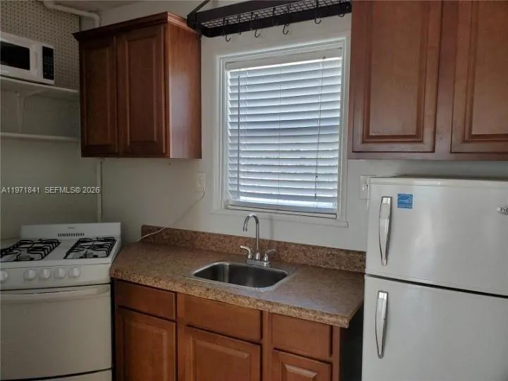 309 Crocus Ter 10, Hollywood, Florida 33019, Hollywood, Florida 33019, ,1 BathroomBathrooms,Residential Lease,For Rent,309 Crocus Ter 10, Hollywood, Florida 33019,A11971841