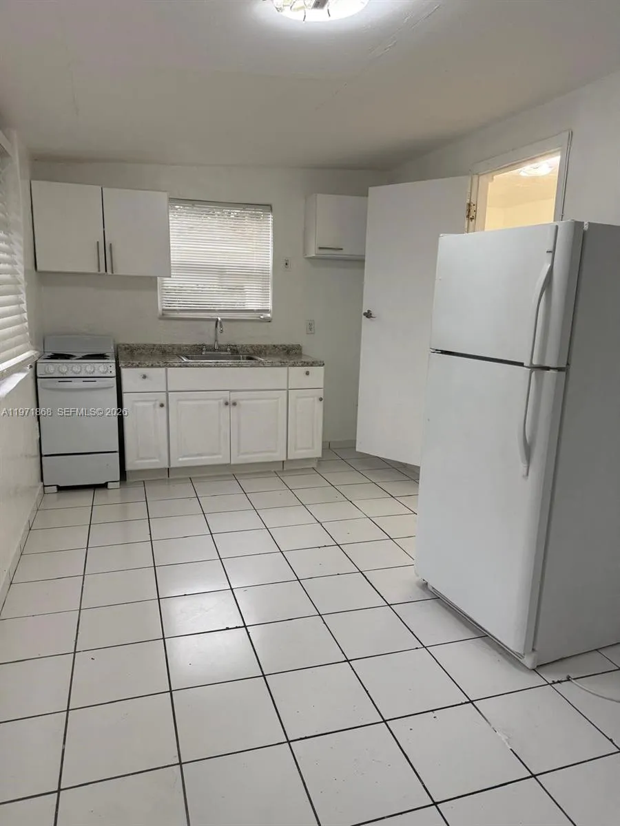 2282 Sw 15th St 2, Miami, Florida 33145, Miami, Florida 33145, 1 Bedroom Bedrooms, ,1 BathroomBathrooms,Residential Lease,For Rent,2282 Sw 15th St 2, Miami, Florida 33145,A11971868