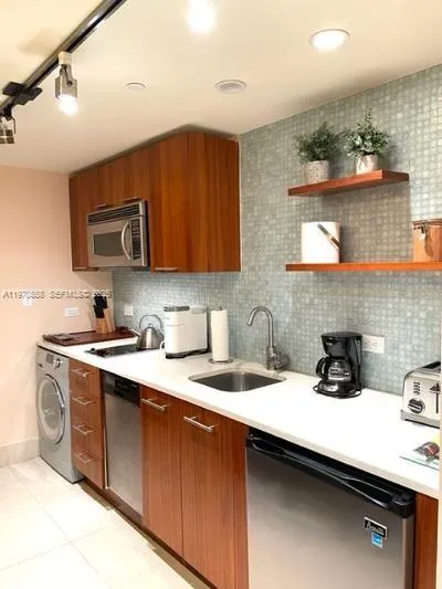 6801 Collins Ave 209, Miami Beach, Florida 33141, Miami Beach, Florida 33141, 2 Bedrooms Bedrooms, ,2 BathroomsBathrooms,Residential Lease,For Rent,6801 Collins Ave 209, Miami Beach, Florida 33141,A11970858