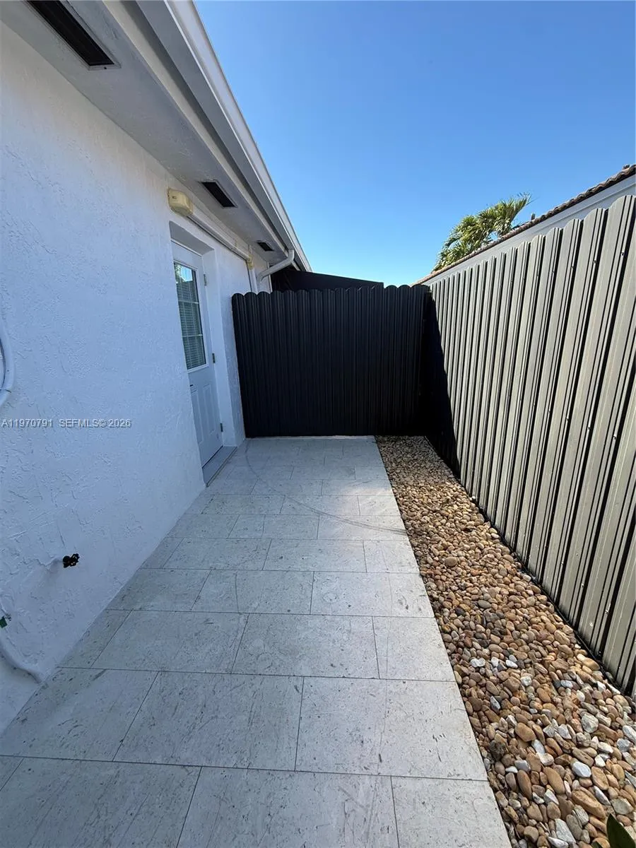 Miami, Florida 33185, ,1 BathroomBathrooms,Residential Lease,For Rent,A11970791