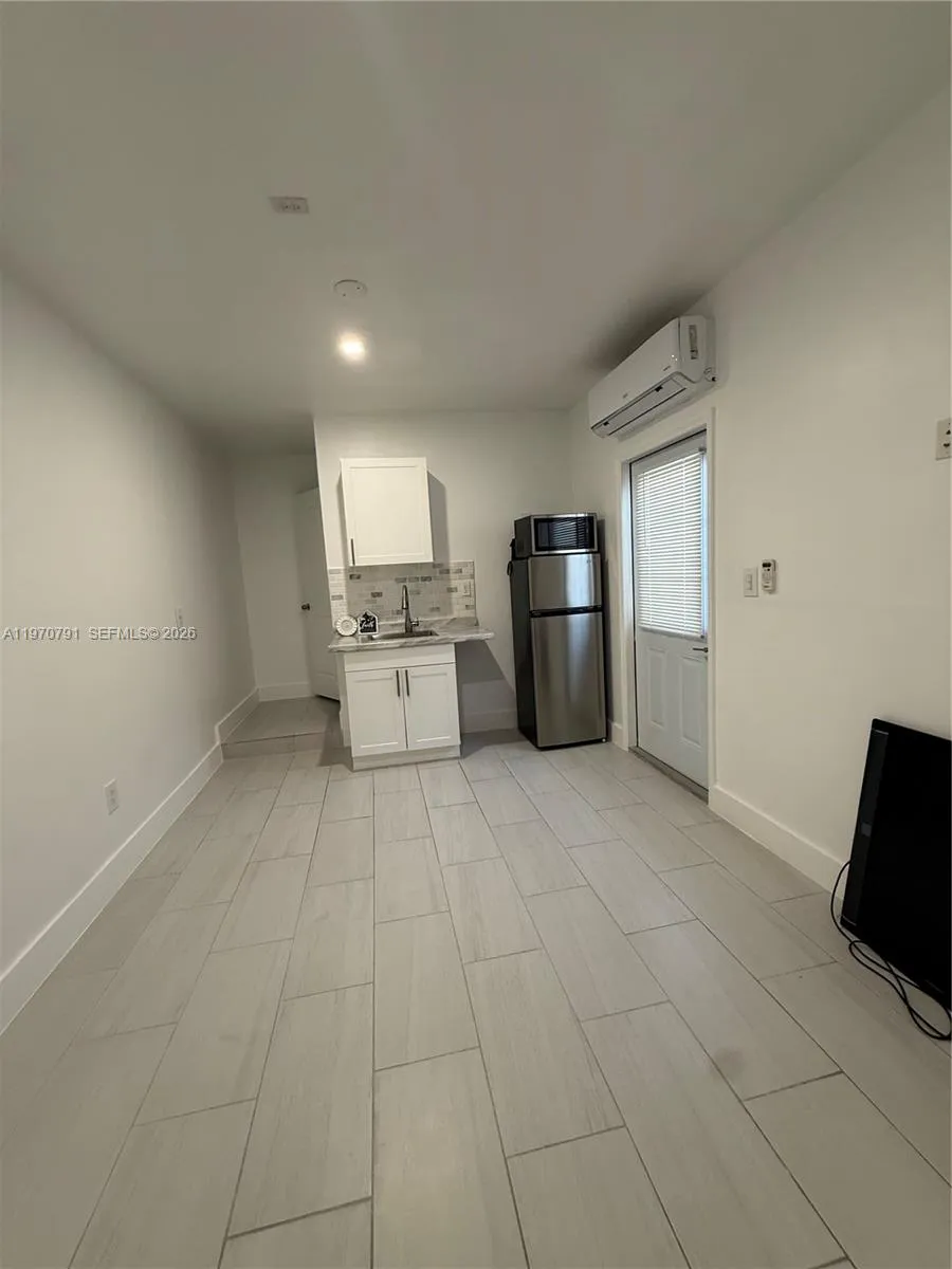 Miami, Florida 33185, ,1 BathroomBathrooms,Residential Lease,For Rent,A11970791