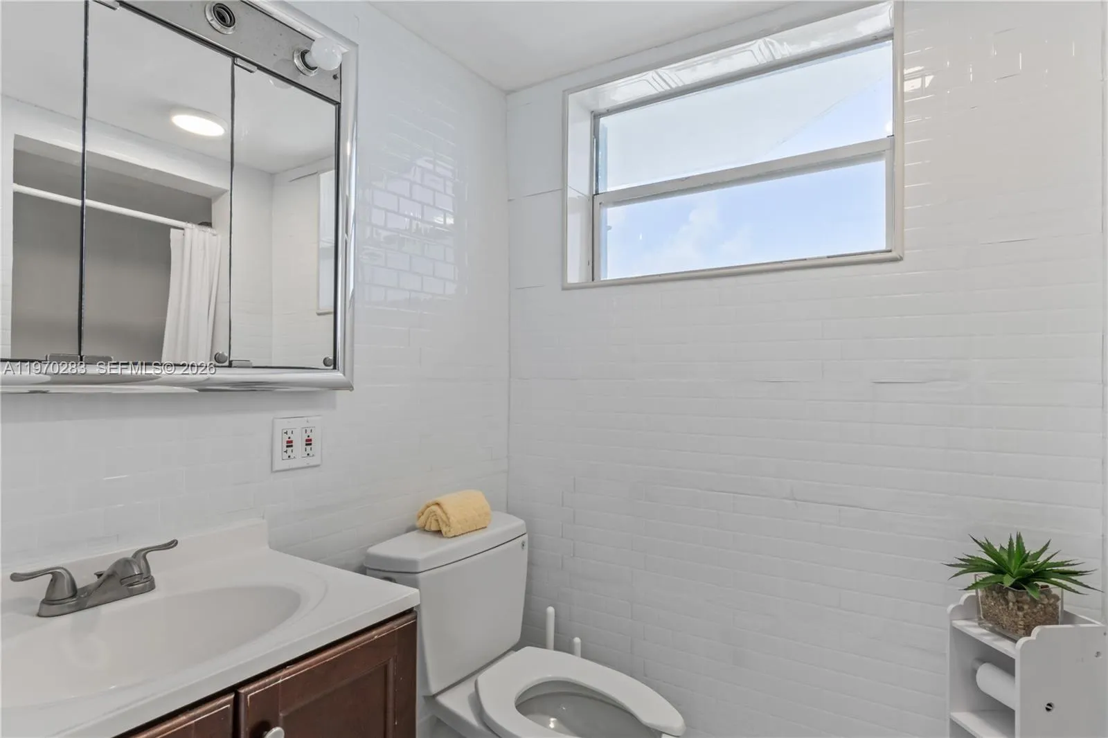 7933 West Dr 1025, North Bay Village, Florida 3314, North Bay Village, Florida 33141, 2 Bedrooms Bedrooms, ,2 BathroomsBathrooms,Residential,For Sale,7933 West Dr 1025, North Bay Village, Florida 3314,A11970283