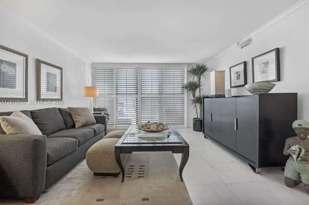 Plantation Shutters\r\n Closed