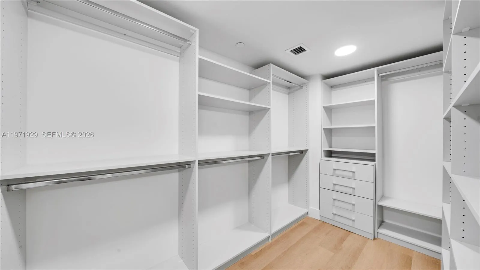 555 Ne 34th St 1004, Miami, Florida 33137, Miami, Florida 33137, 2 Bedrooms Bedrooms, ,2 BathroomsBathrooms,Residential Lease,For Rent,555 Ne 34th St 1004, Miami, Florida 33137,A11971929