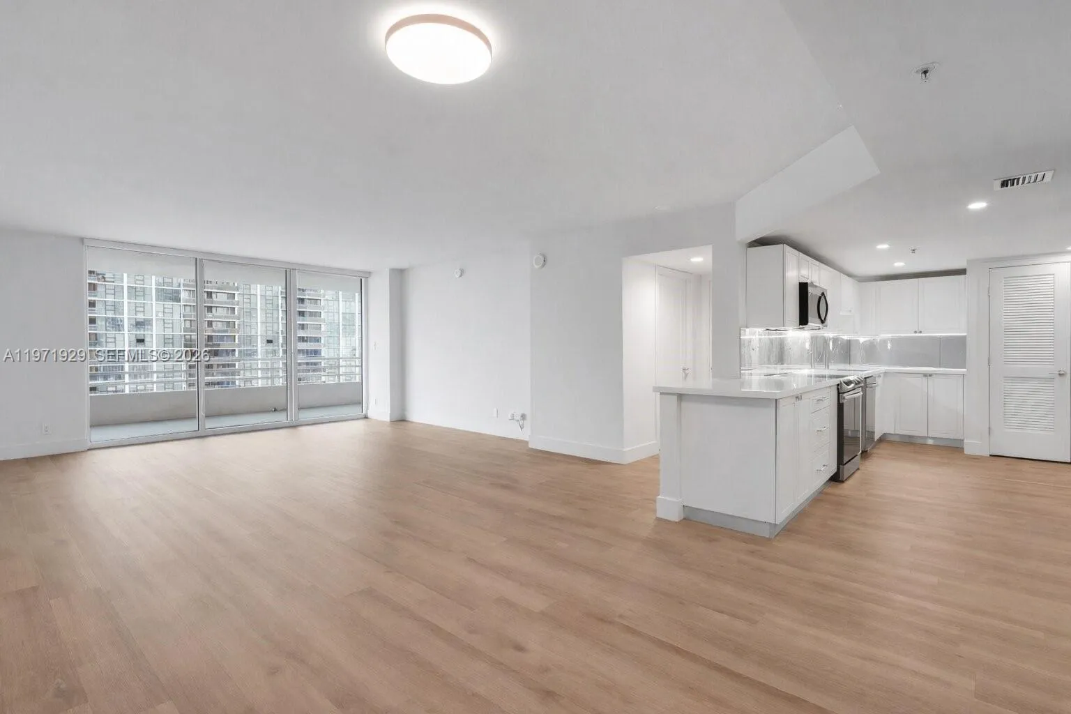 555 Ne 34th St 1004, Miami, Florida 33137, Miami, Florida 33137, 2 Bedrooms Bedrooms, ,2 BathroomsBathrooms,Residential Lease,For Rent,555 Ne 34th St 1004, Miami, Florida 33137,A11971929