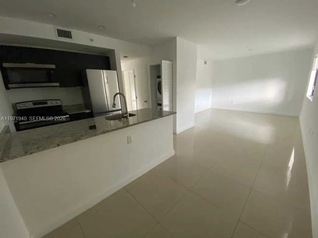 423 E 27th St 102, Hialeah, Florida 33013, Hialeah, Florida 33013, 2 Bedrooms Bedrooms, ,2 BathroomsBathrooms,Residential Lease,For Rent,423 E 27th St 102, Hialeah, Florida 33013,A11971940
