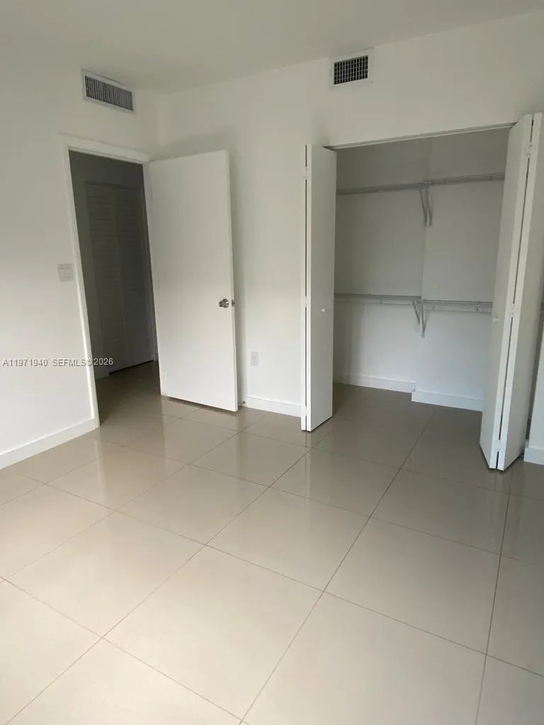 423 E 27th St 102, Hialeah, Florida 33013, Hialeah, Florida 33013, 2 Bedrooms Bedrooms, ,2 BathroomsBathrooms,Residential Lease,For Rent,423 E 27th St 102, Hialeah, Florida 33013,A11971940