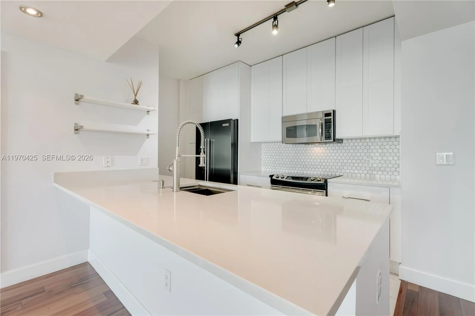 951 Brickell Ave 3607, Miami, Florida 33131, Miami, Florida 33131, 2 Bedrooms Bedrooms, ,2 BathroomsBathrooms,Residential Lease,For Rent,951 Brickell Ave 3607, Miami, Florida 33131,A11970425