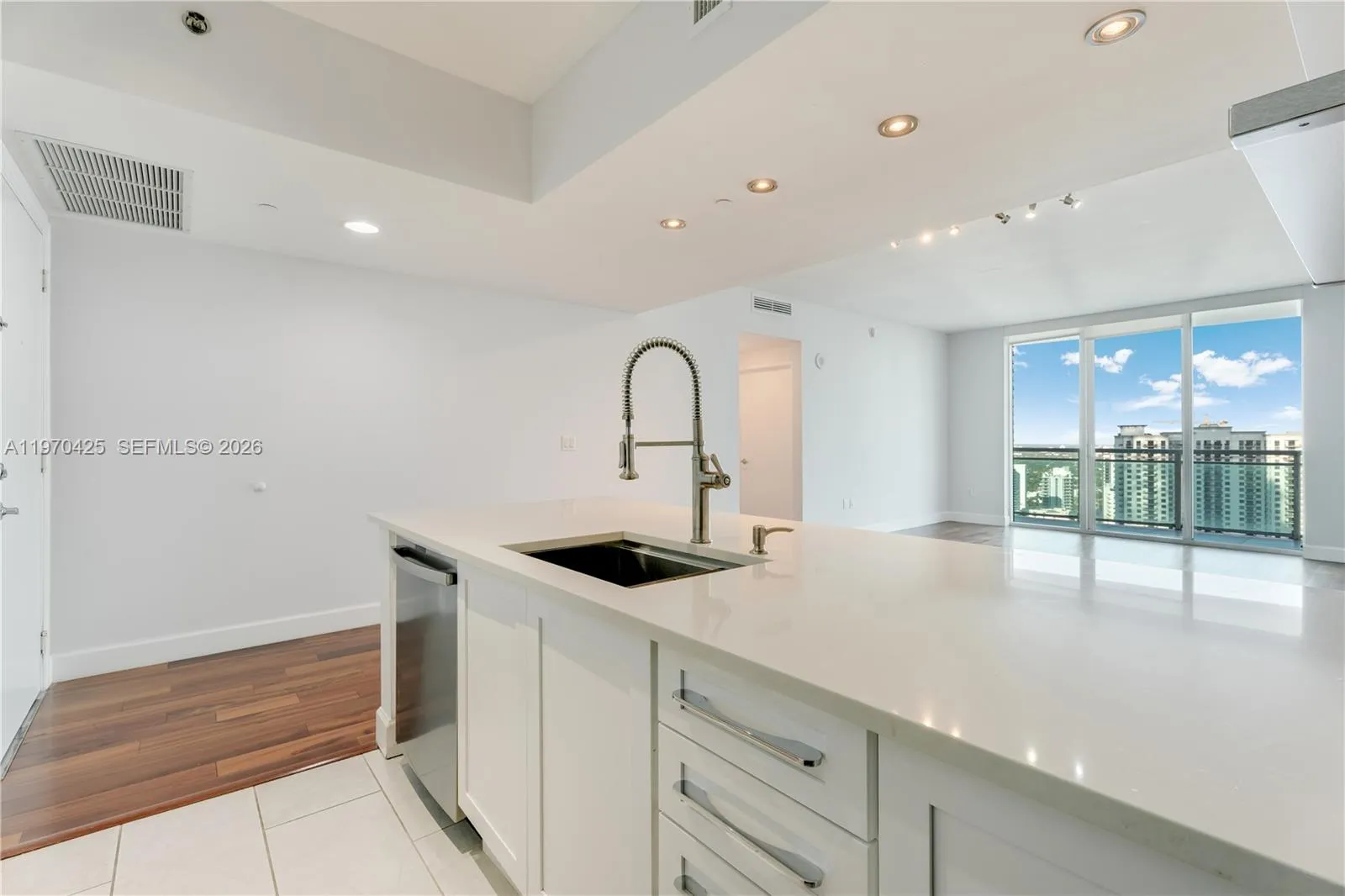 951 Brickell Ave 3607, Miami, Florida 33131, Miami, Florida 33131, 2 Bedrooms Bedrooms, ,2 BathroomsBathrooms,Residential Lease,For Rent,951 Brickell Ave 3607, Miami, Florida 33131,A11970425