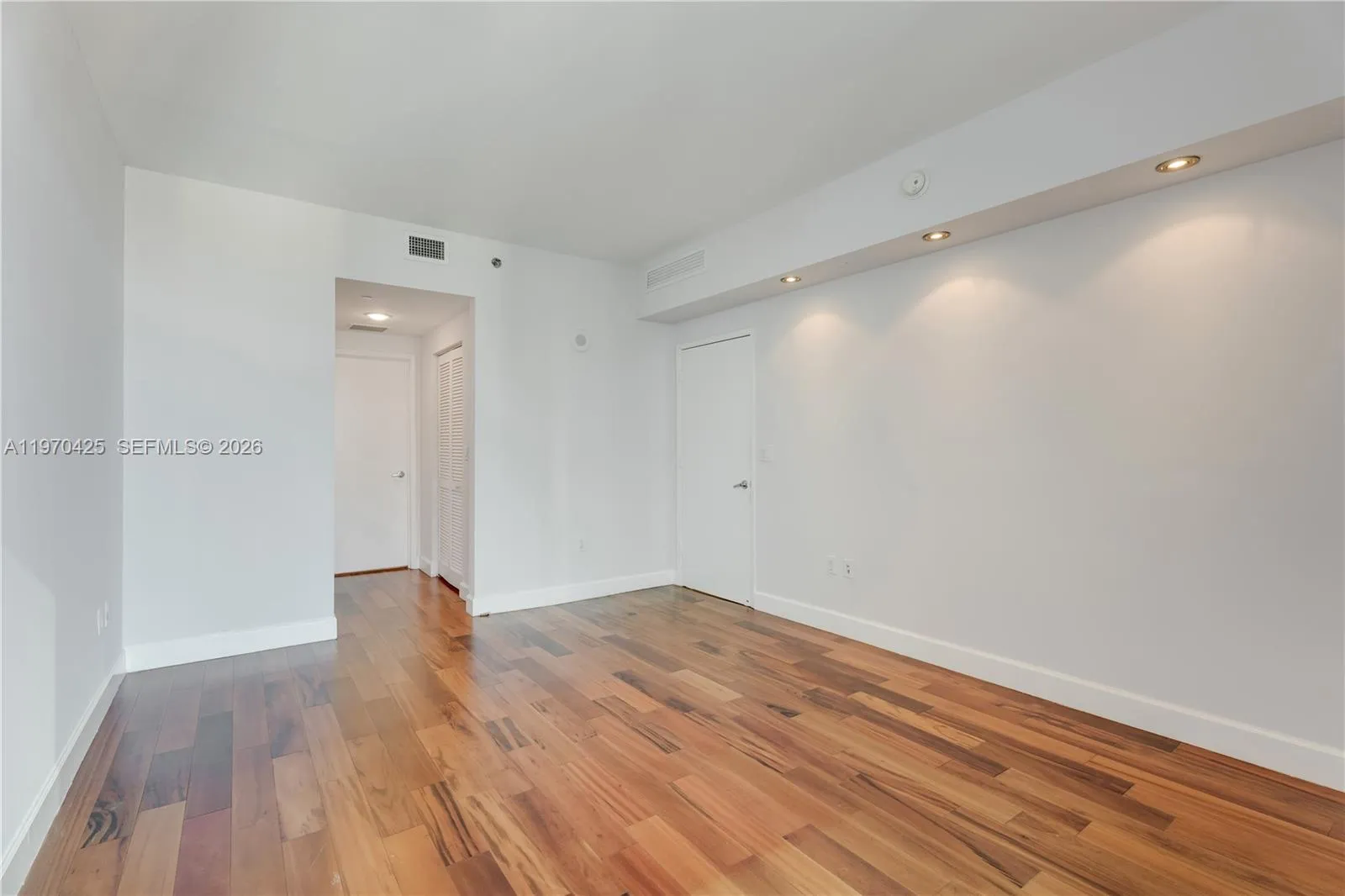951 Brickell Ave 3607, Miami, Florida 33131, Miami, Florida 33131, 2 Bedrooms Bedrooms, ,2 BathroomsBathrooms,Residential Lease,For Rent,951 Brickell Ave 3607, Miami, Florida 33131,A11970425