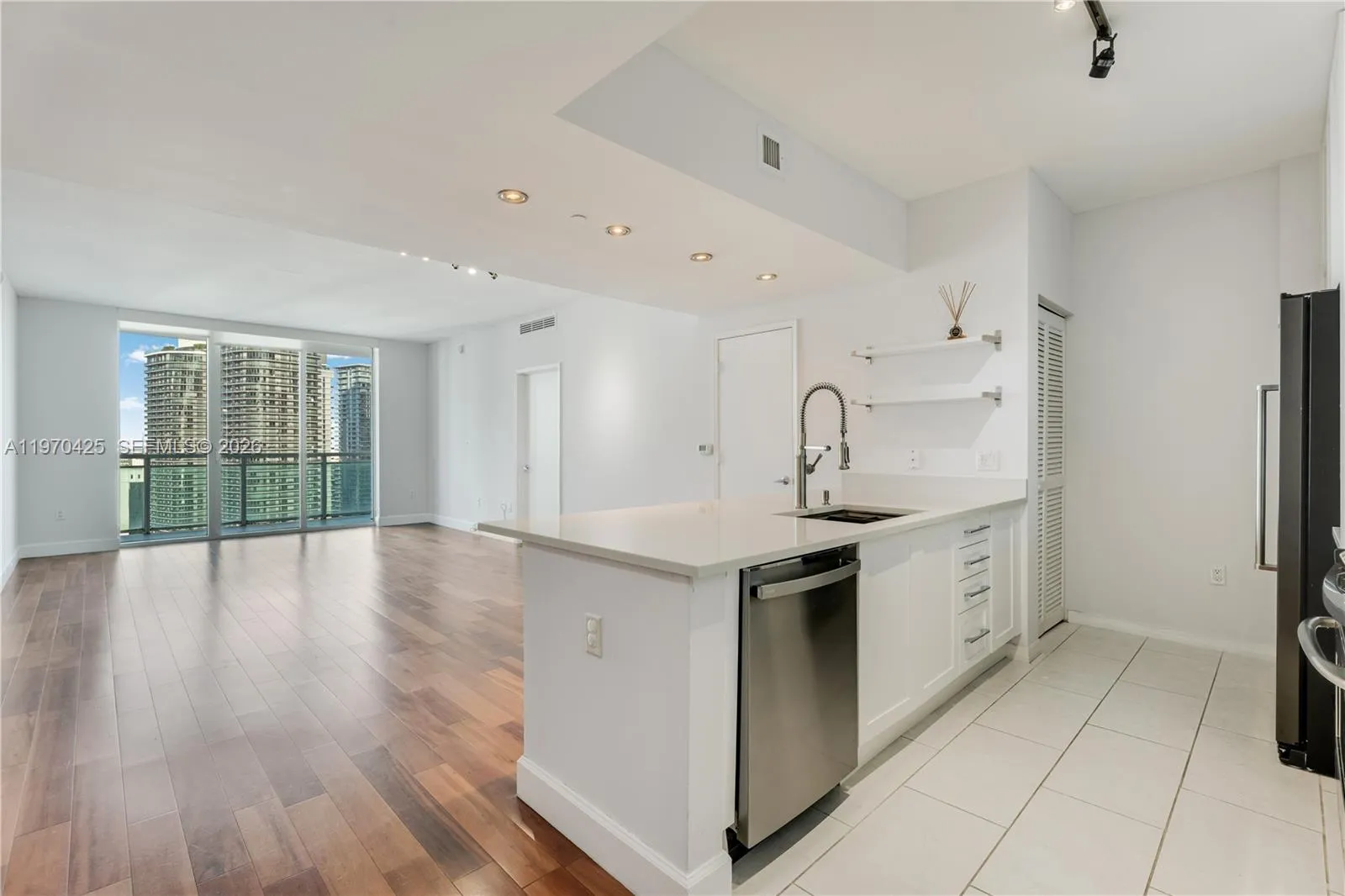 951 Brickell Ave 3607, Miami, Florida 33131, Miami, Florida 33131, 2 Bedrooms Bedrooms, ,2 BathroomsBathrooms,Residential Lease,For Rent,951 Brickell Ave 3607, Miami, Florida 33131,A11970425