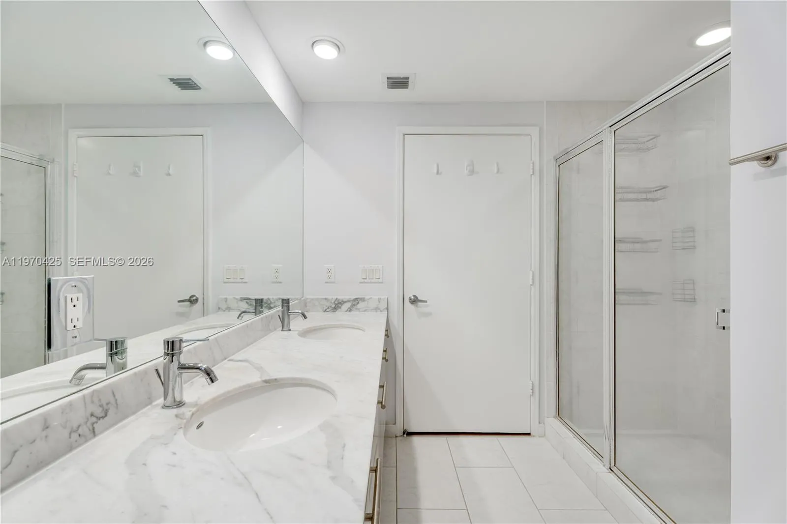 951 Brickell Ave 3607, Miami, Florida 33131, Miami, Florida 33131, 2 Bedrooms Bedrooms, ,2 BathroomsBathrooms,Residential Lease,For Rent,951 Brickell Ave 3607, Miami, Florida 33131,A11970425