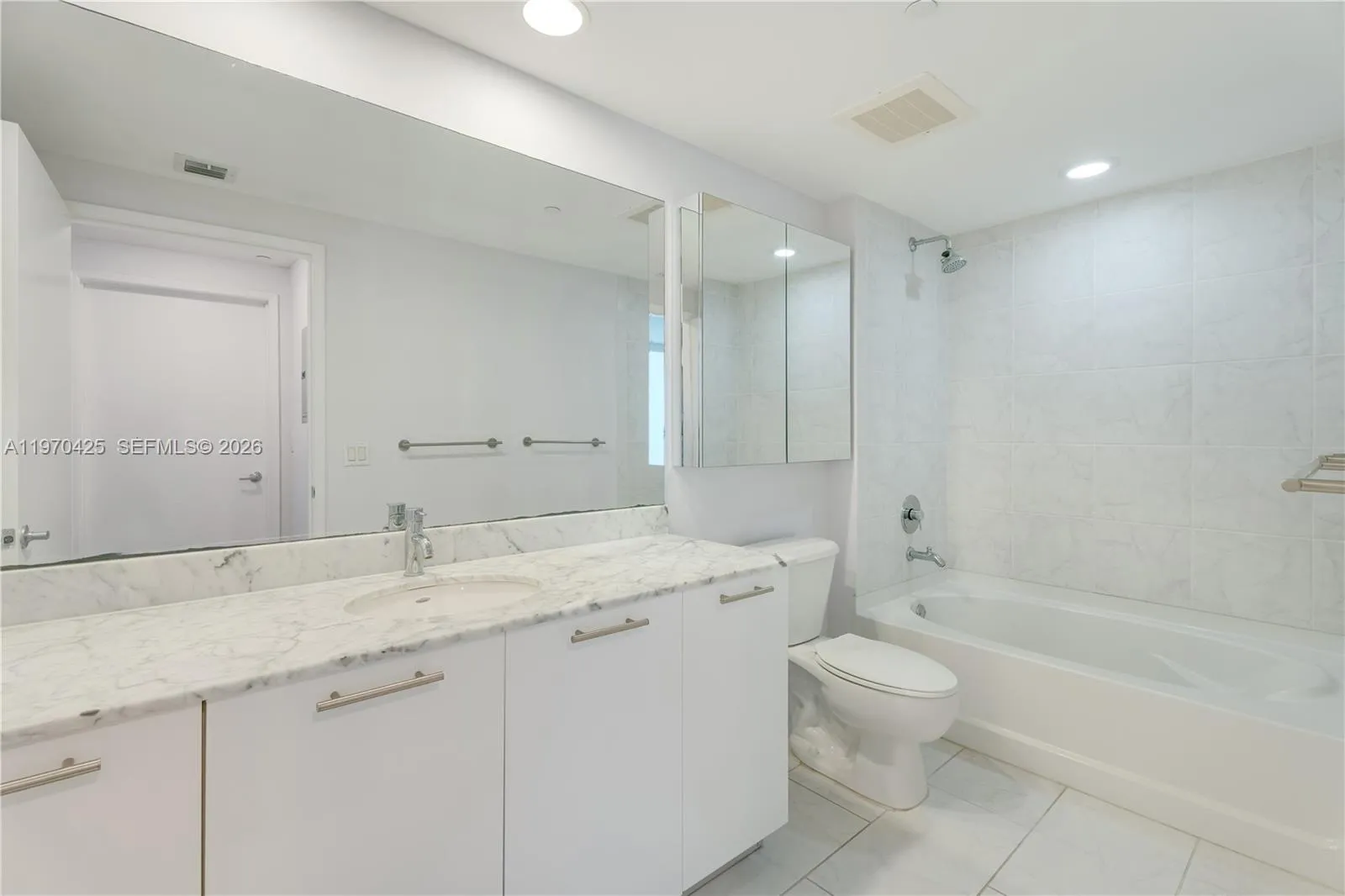 951 Brickell Ave 3607, Miami, Florida 33131, Miami, Florida 33131, 2 Bedrooms Bedrooms, ,2 BathroomsBathrooms,Residential Lease,For Rent,951 Brickell Ave 3607, Miami, Florida 33131,A11970425