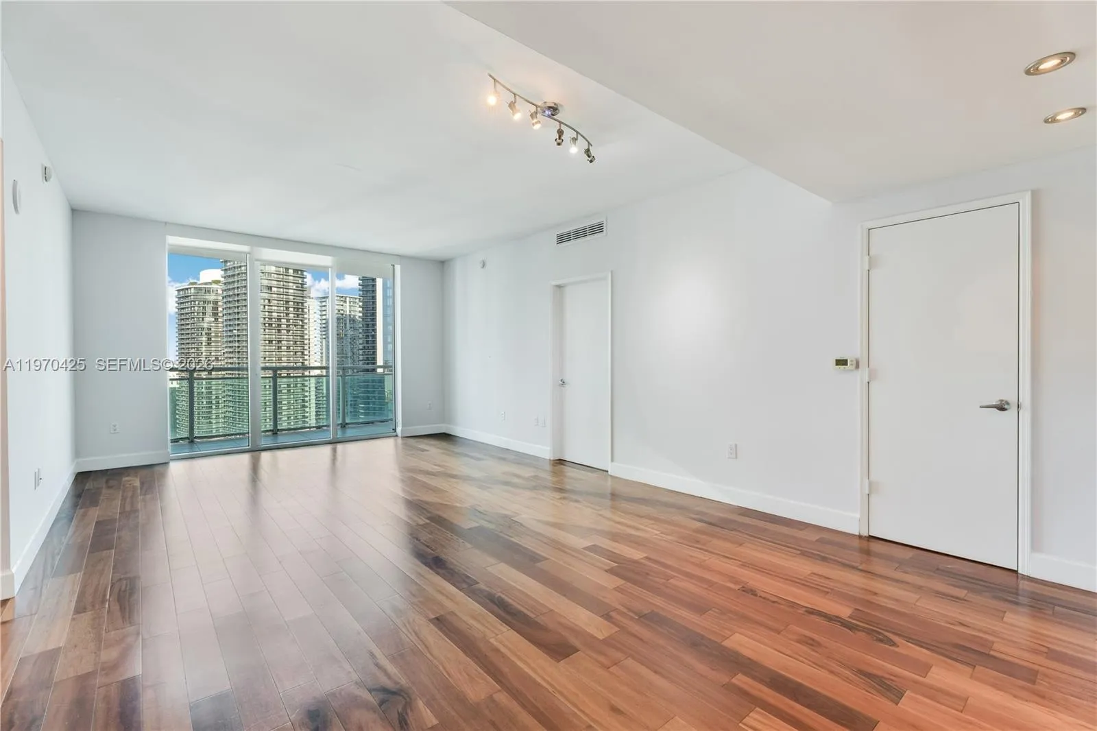 951 Brickell Ave 3607, Miami, Florida 33131, Miami, Florida 33131, 2 Bedrooms Bedrooms, ,2 BathroomsBathrooms,Residential Lease,For Rent,951 Brickell Ave 3607, Miami, Florida 33131,A11970425