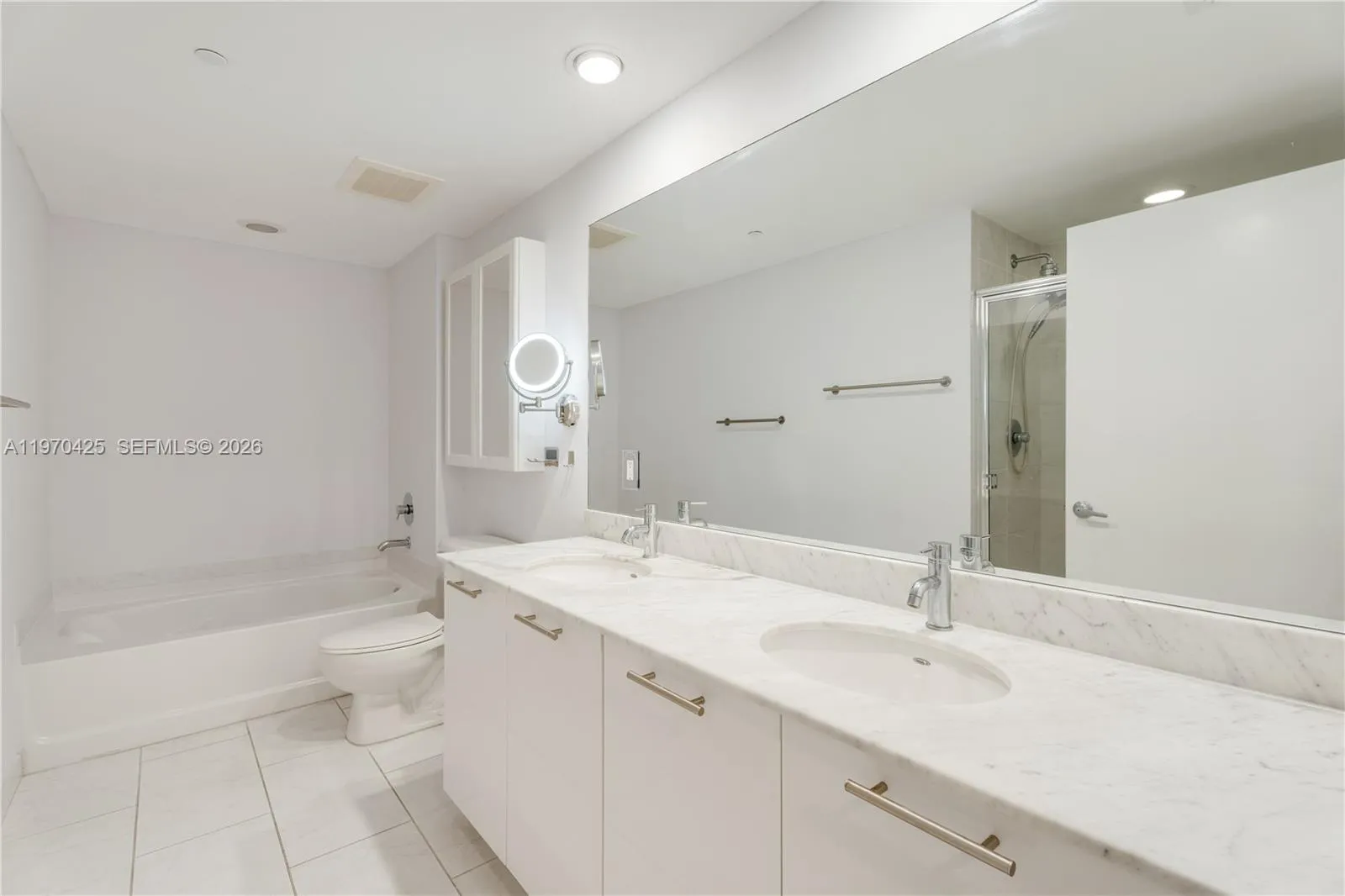 951 Brickell Ave 3607, Miami, Florida 33131, Miami, Florida 33131, 2 Bedrooms Bedrooms, ,2 BathroomsBathrooms,Residential Lease,For Rent,951 Brickell Ave 3607, Miami, Florida 33131,A11970425