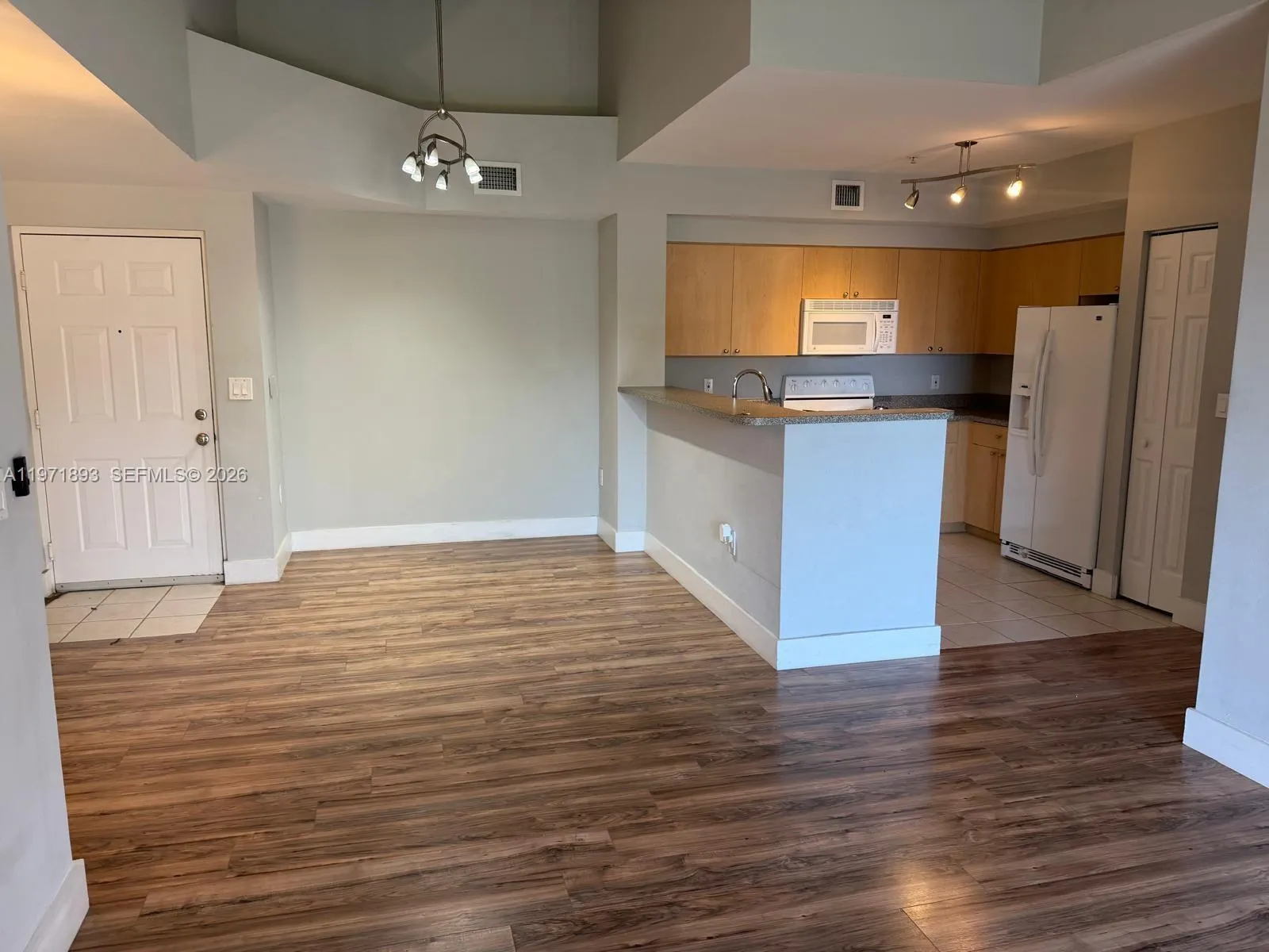7930 N Nob Hill Rd 304, Tamarac, Florida 33321, Tamarac, Florida 33321, 2 Bedrooms Bedrooms, ,2 BathroomsBathrooms,Residential Lease,For Rent,7930 N Nob Hill Rd 304, Tamarac, Florida 33321,A11971893