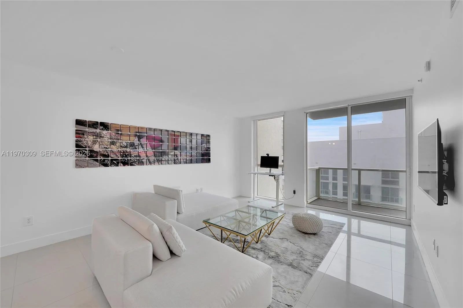 253 Ne 2nd St 3106, Miami, Florida 33132, Miami, Florida 33132, 1 Bedroom Bedrooms, ,1 BathroomBathrooms,Residential Lease,For Rent,253 Ne 2nd St 3106, Miami, Florida 33132,A11970309