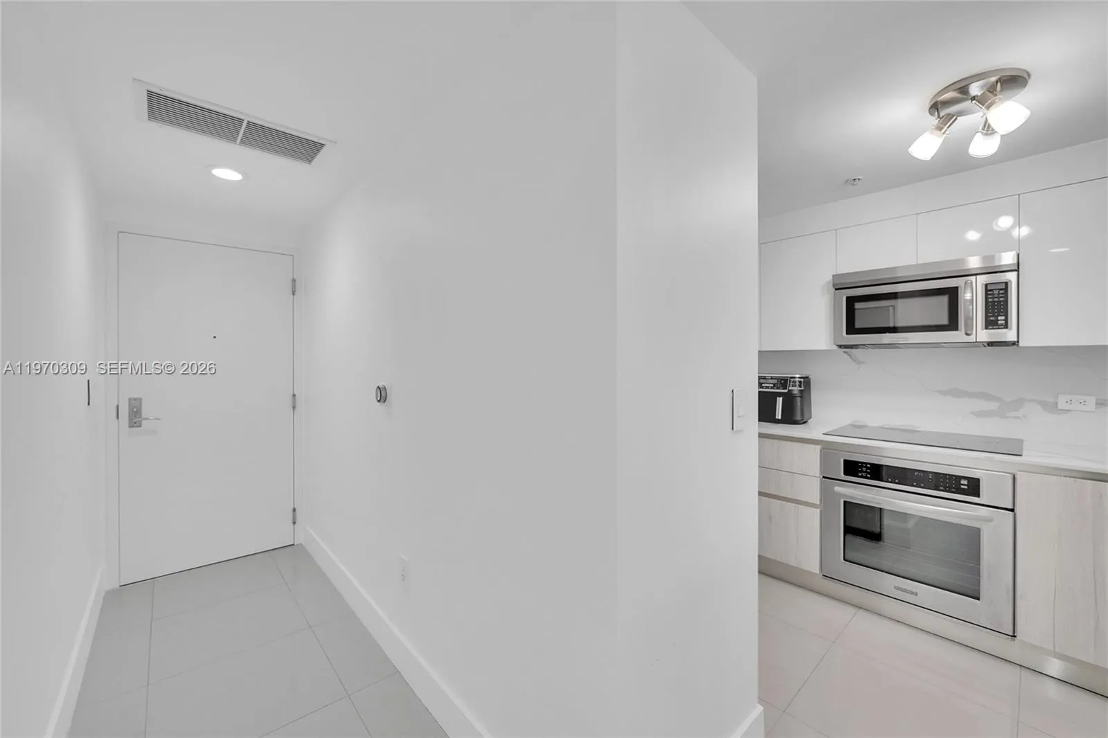 253 Ne 2nd St 3106, Miami, Florida 33132, Miami, Florida 33132, 1 Bedroom Bedrooms, ,1 BathroomBathrooms,Residential Lease,For Rent,253 Ne 2nd St 3106, Miami, Florida 33132,A11970309