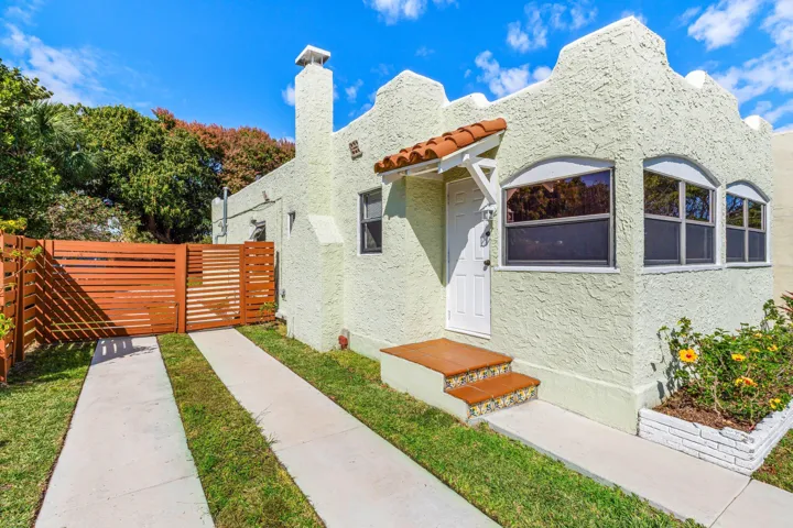 921 S M ST. FRONT