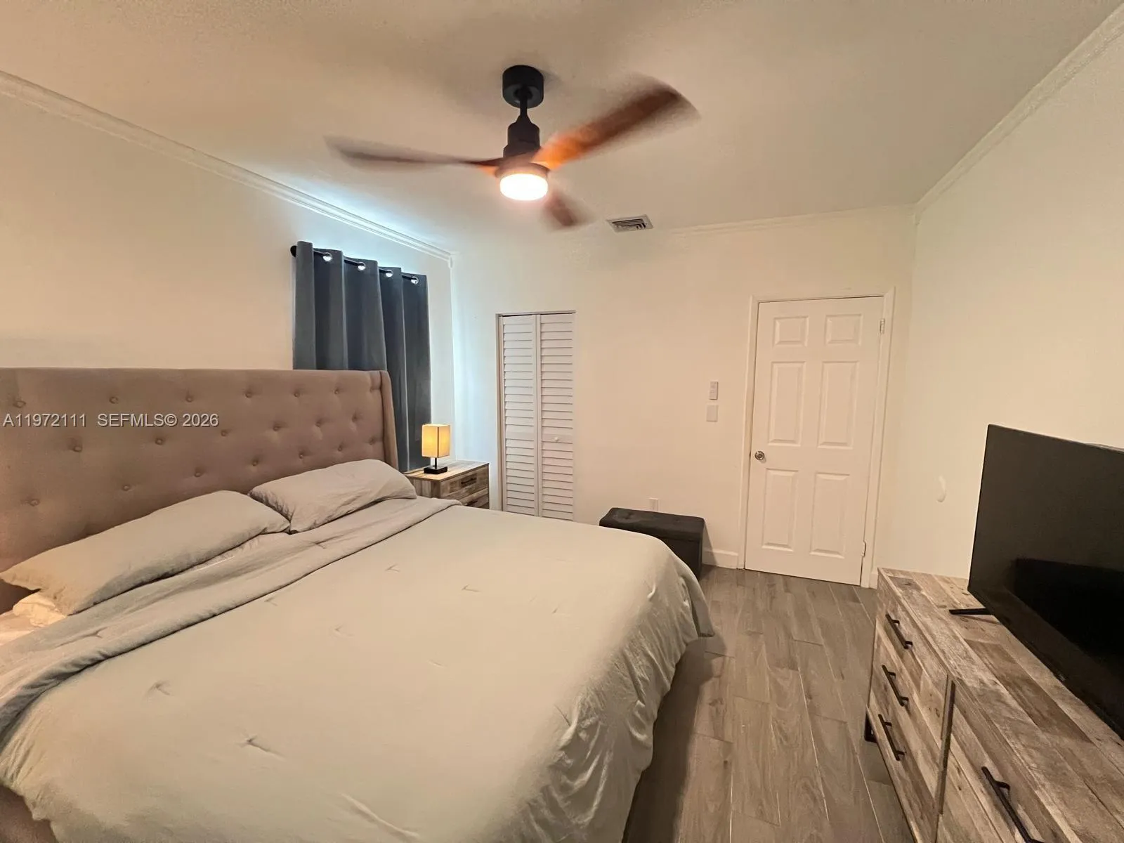 1st Bedroom king size