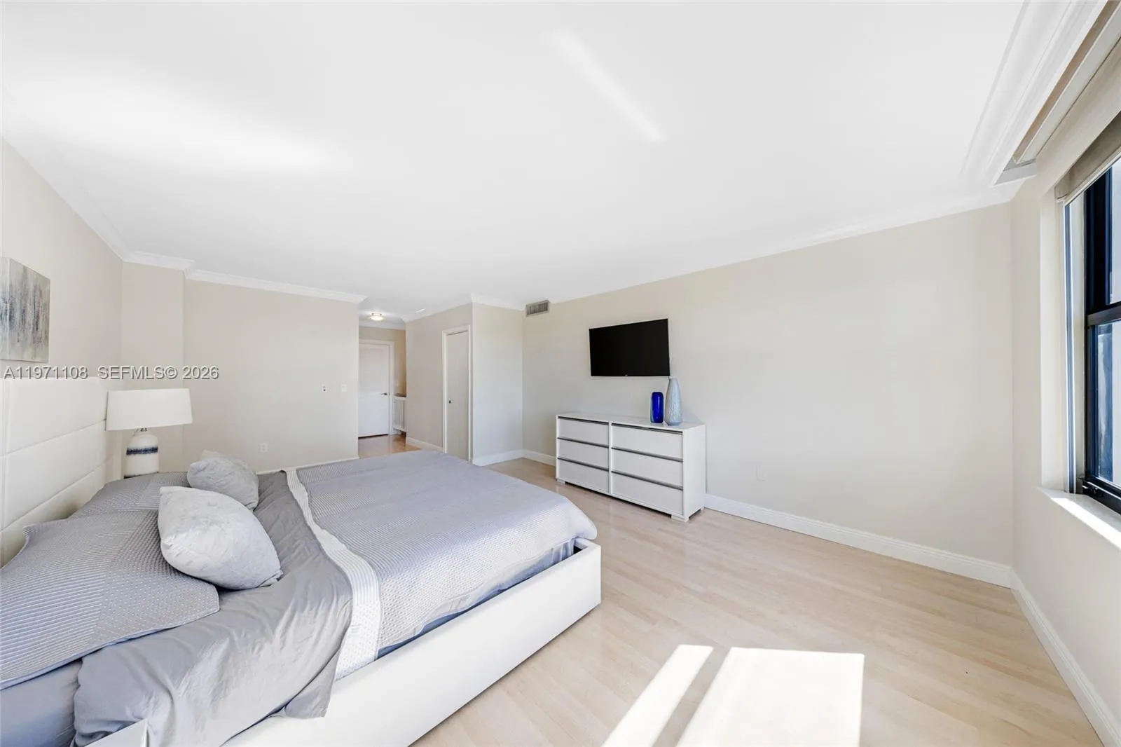 9801 Collins Ave 5s, Bal Harbour, Florida 33154, Bal Harbour, Florida 33154, 2 Bedrooms Bedrooms, ,2 BathroomsBathrooms,Residential,For Sale,9801 Collins Ave 5s, Bal Harbour, Florida 33154,A11971108