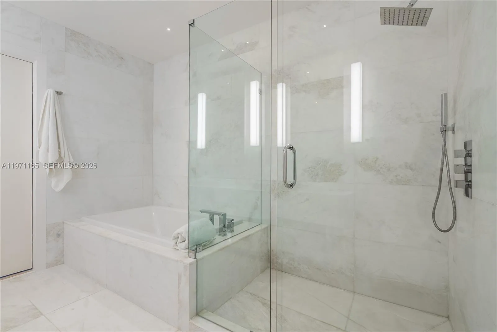 801 S Pointe Dr 204, Miami Beach, Florida 33139, Miami Beach, Florida 33139, 2 Bedrooms Bedrooms, ,2 BathroomsBathrooms,Residential,For Sale,801 S Pointe Dr 204, Miami Beach, Florida 33139,A11971165