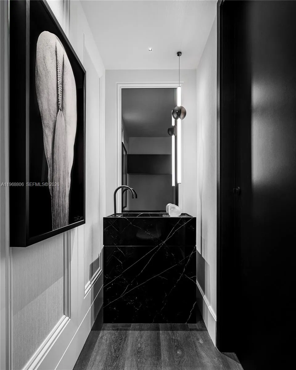 1040 Biscayne Blvd 2202, Miami, Florida 33132, Miami, Florida 33132, 2 Bedrooms Bedrooms, ,2 BathroomsBathrooms,Residential,For Sale,1040 Biscayne Blvd 2202, Miami, Florida 33132,A11968806