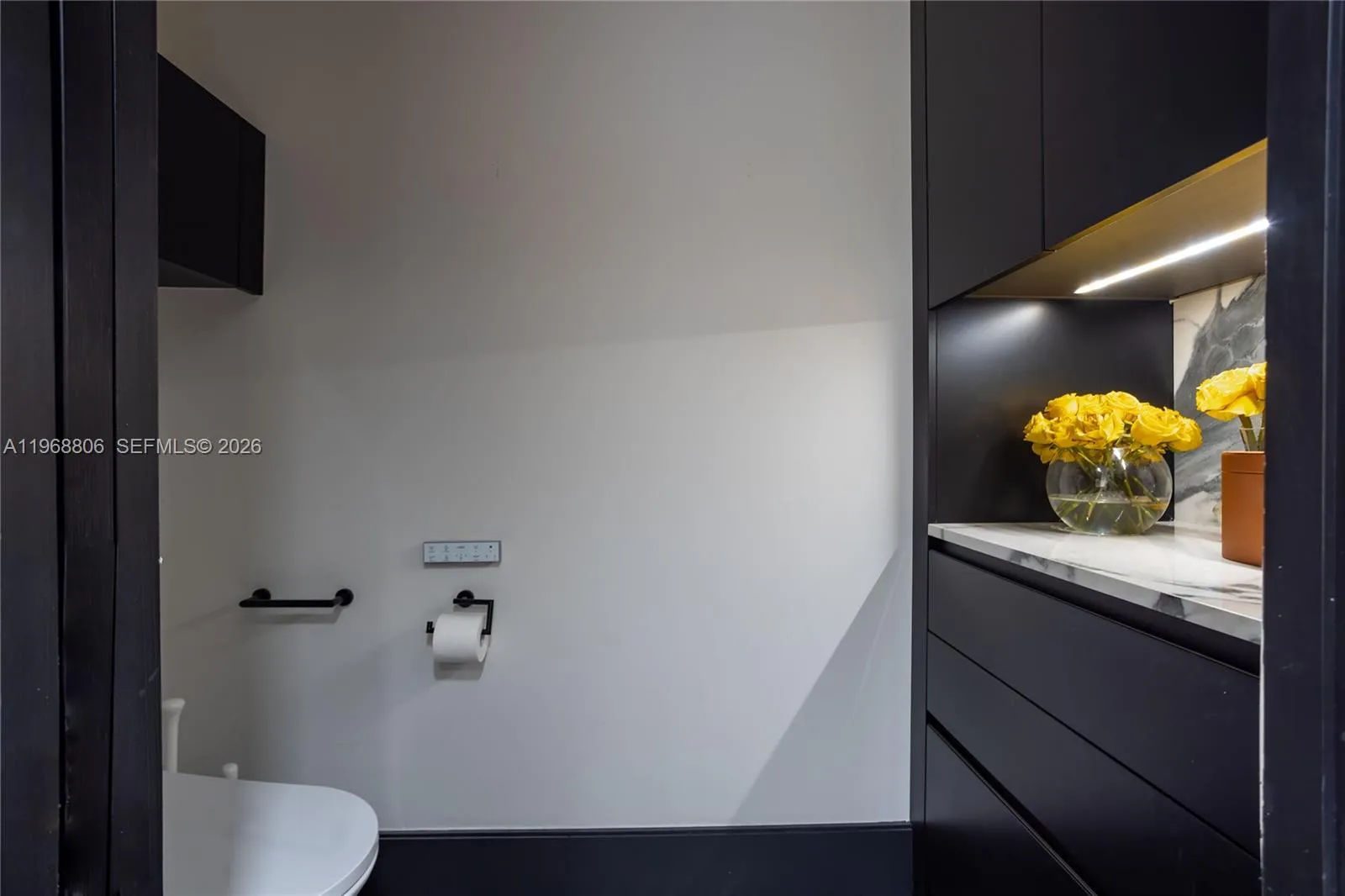 1040 Biscayne Blvd 2202, Miami, Florida 33132, Miami, Florida 33132, 2 Bedrooms Bedrooms, ,2 BathroomsBathrooms,Residential,For Sale,1040 Biscayne Blvd 2202, Miami, Florida 33132,A11968806