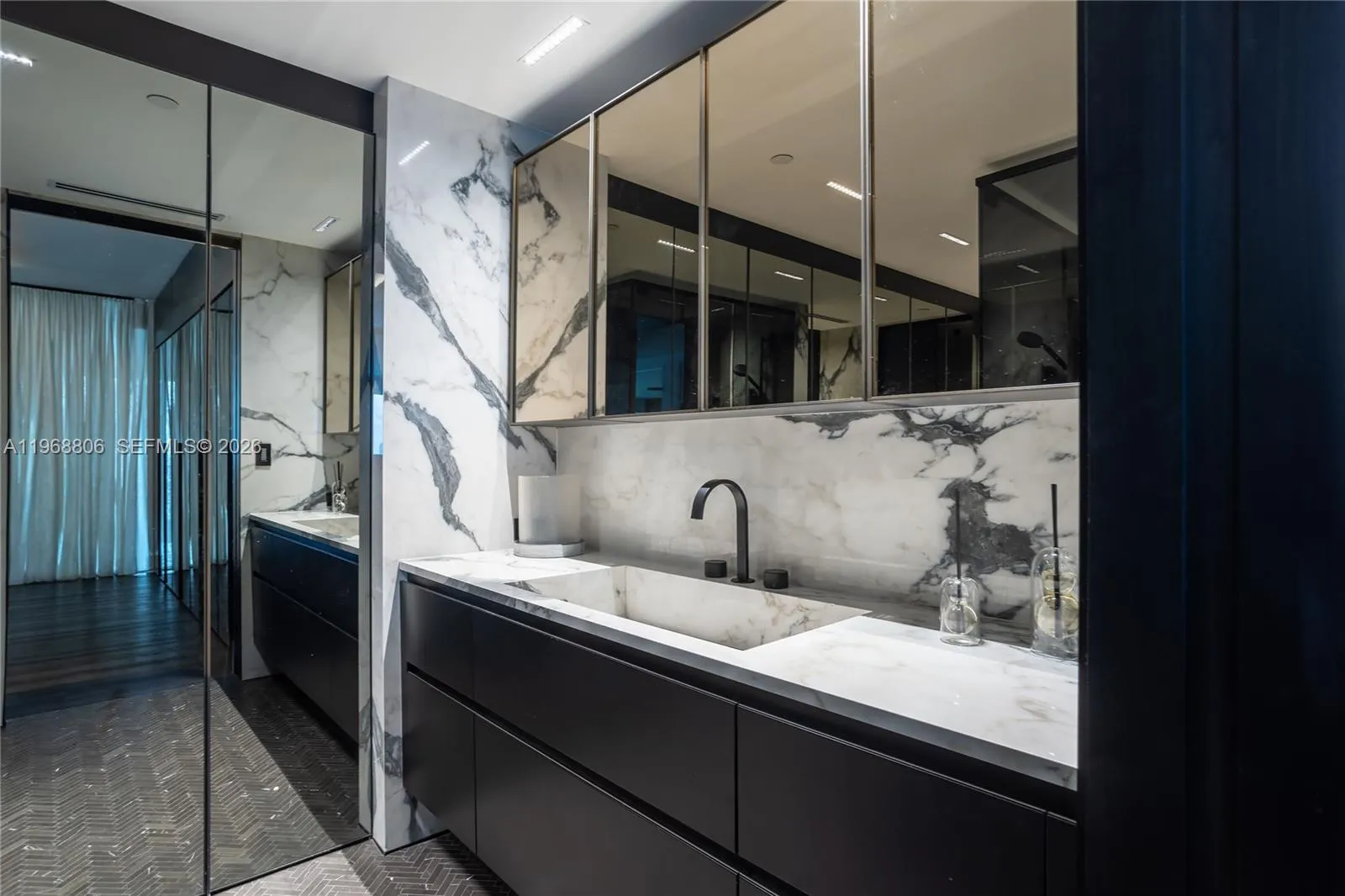 1040 Biscayne Blvd 2202, Miami, Florida 33132, Miami, Florida 33132, 2 Bedrooms Bedrooms, ,2 BathroomsBathrooms,Residential,For Sale,1040 Biscayne Blvd 2202, Miami, Florida 33132,A11968806