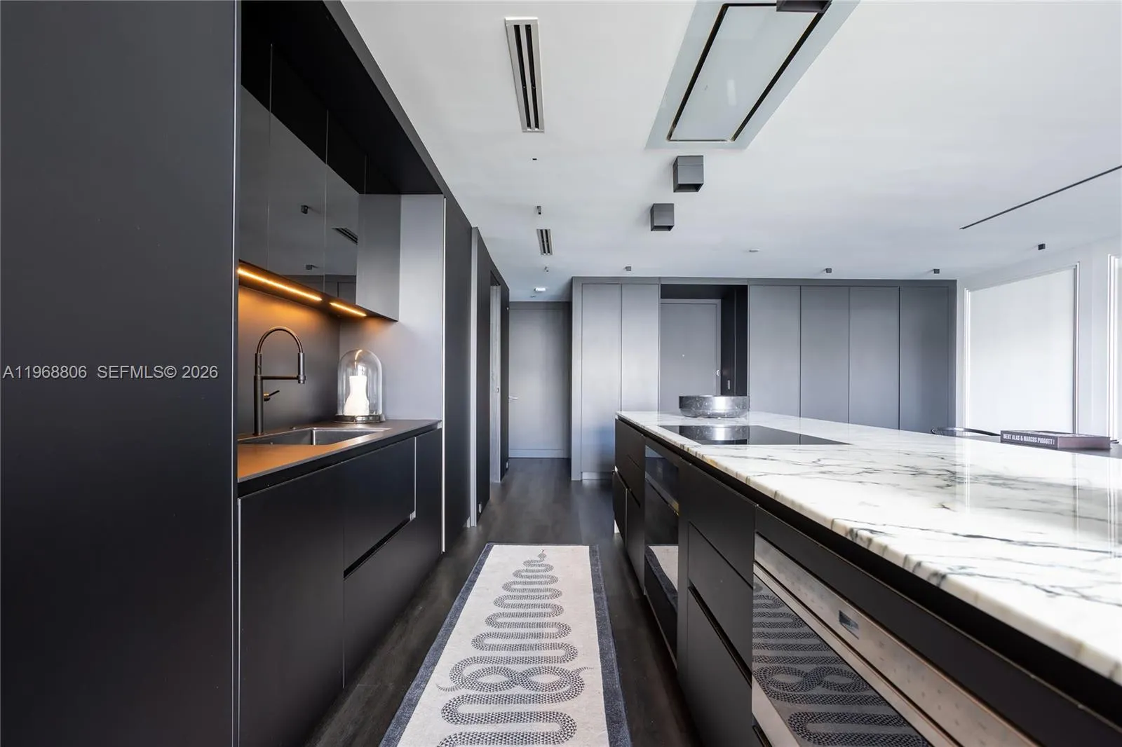 1040 Biscayne Blvd 2202, Miami, Florida 33132, Miami, Florida 33132, 2 Bedrooms Bedrooms, ,2 BathroomsBathrooms,Residential,For Sale,1040 Biscayne Blvd 2202, Miami, Florida 33132,A11968806