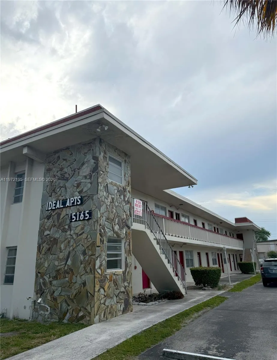 5165 W Flagler St F, Miami, Florida 33134, Miami, Florida 33134, 1 Bedroom Bedrooms, ,1 BathroomBathrooms,Residential Lease,For Rent,5165 W Flagler St F, Miami, Florida 33134,A11972195