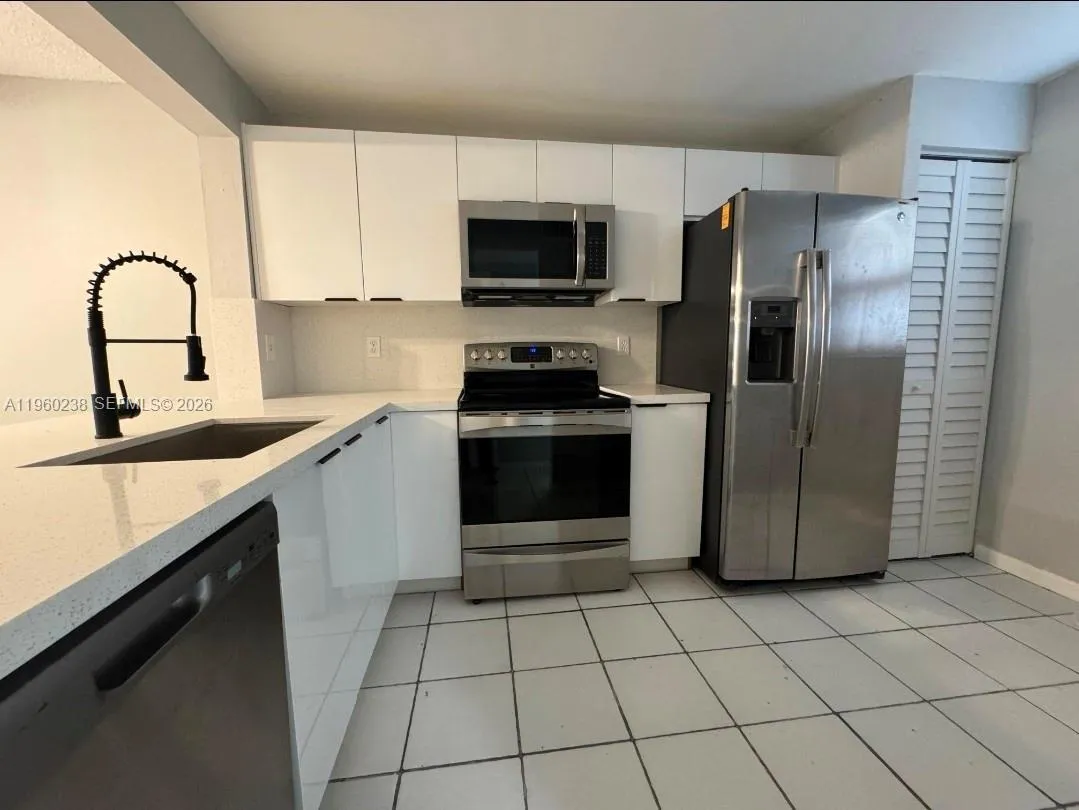 20810 Ne 8th Ct 101-18, Miami, Florida 33179, Miami, Florida 33179, 3 Bedrooms Bedrooms, ,2 BathroomsBathrooms,Residential Lease,For Rent,20810 Ne 8th Ct 101-18, Miami, Florida 33179,A11960238