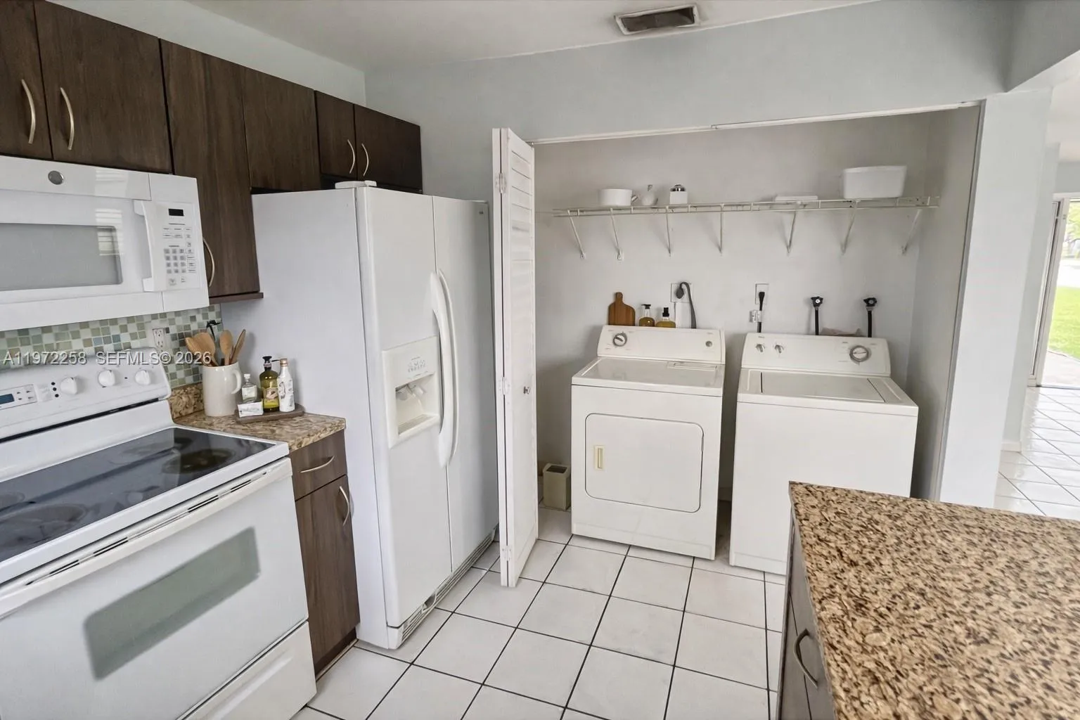 10900 Nw 7th St 101, Miami, Florida 33172, Miami, Florida 33172, 3 Bedrooms Bedrooms, ,2 BathroomsBathrooms,Residential Lease,For Rent,10900 Nw 7th St 101, Miami, Florida 33172,A11972258