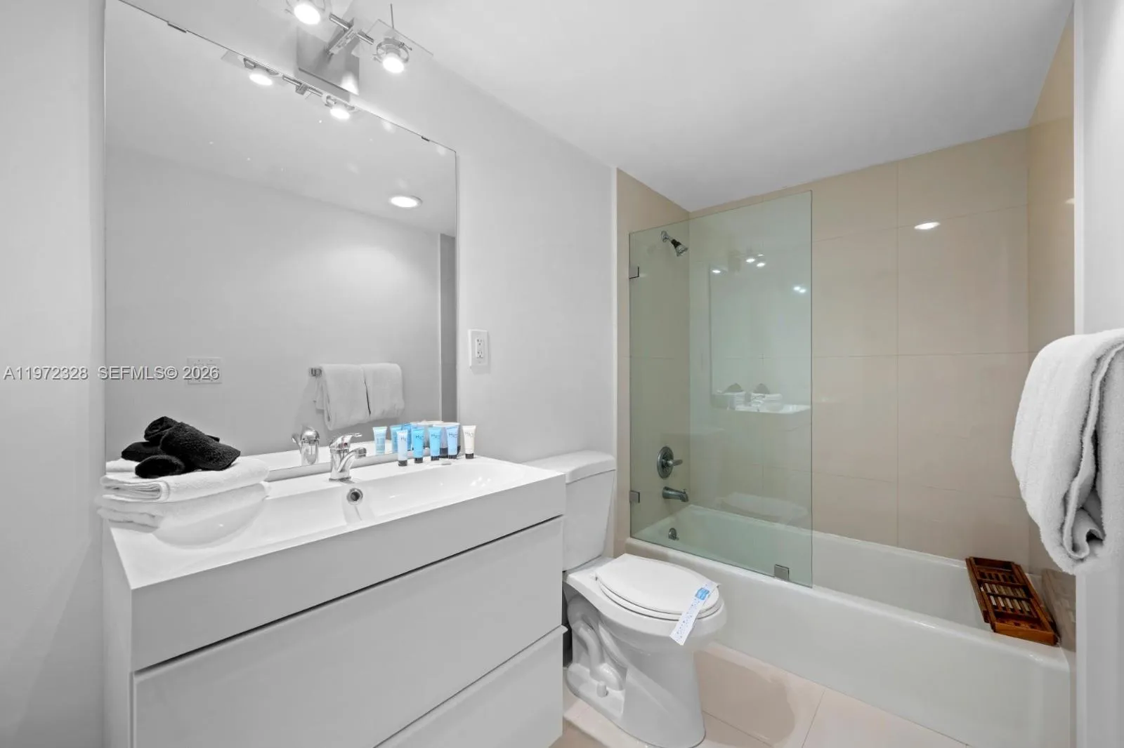 19370 Collins Ave 903, Sunny Isles Beach, Florida, Sunny Isles Beach, Florida 33160, 2 Bedrooms Bedrooms, ,2 BathroomsBathrooms,Residential Lease,For Rent,19370 Collins Ave 903, Sunny Isles Beach, Florida ,A11972328