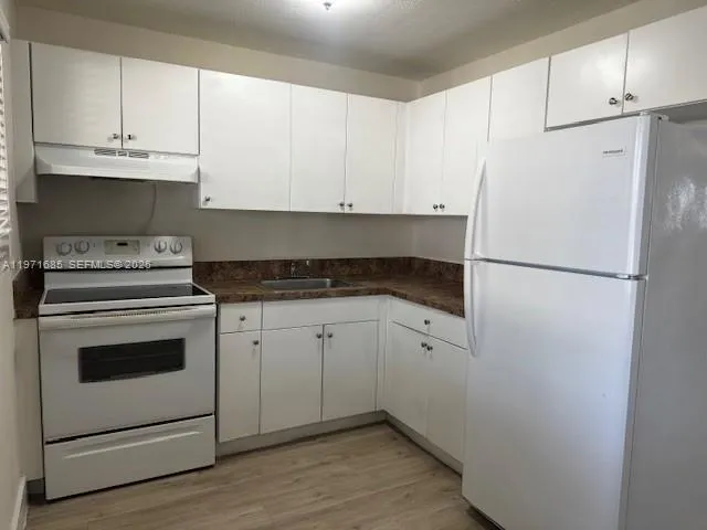 1345 W 28th St 16, Hialeah, Florida 33010, Hialeah, Florida 33010, 2 Bedrooms Bedrooms, ,1 BathroomBathrooms,Residential Lease,For Rent,1345 W 28th St 16, Hialeah, Florida 33010,A11971685