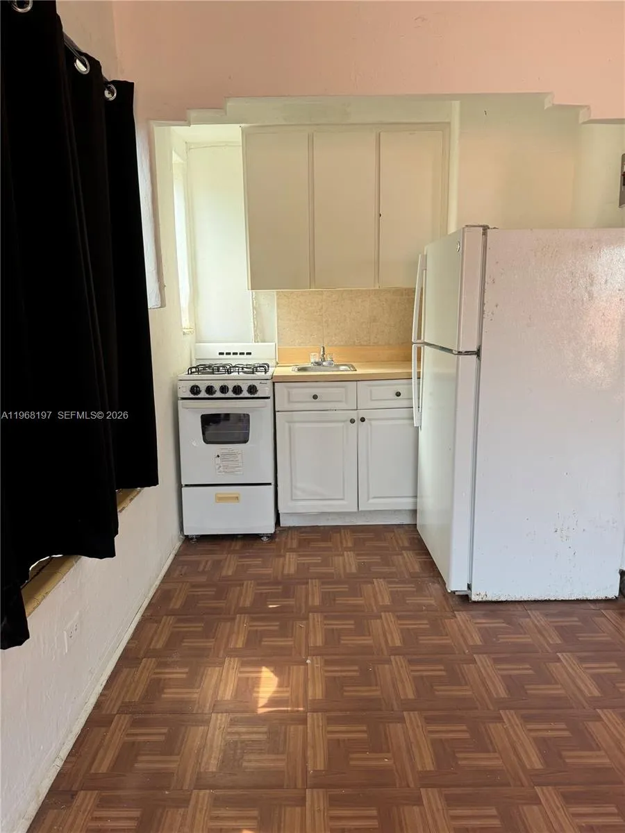 825 Alton Rd 8, Miami Beach, Florida 33139, Miami Beach, Florida 33139, ,1 BathroomBathrooms,Residential Lease,For Rent,825 Alton Rd 8, Miami Beach, Florida 33139,A11968197