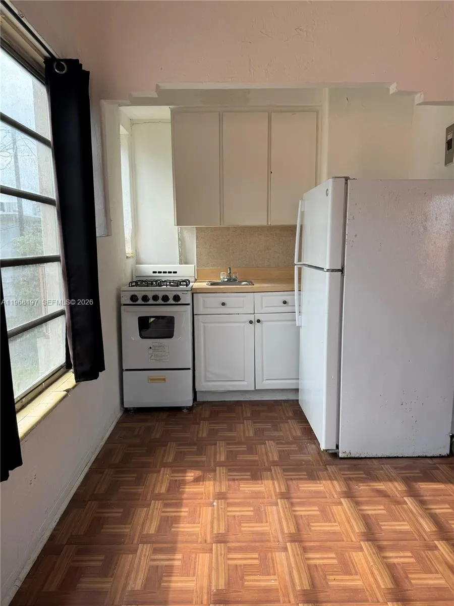 825 Alton Rd 8, Miami Beach, Florida 33139, Miami Beach, Florida 33139, ,1 BathroomBathrooms,Residential Lease,For Rent,825 Alton Rd 8, Miami Beach, Florida 33139,A11968197