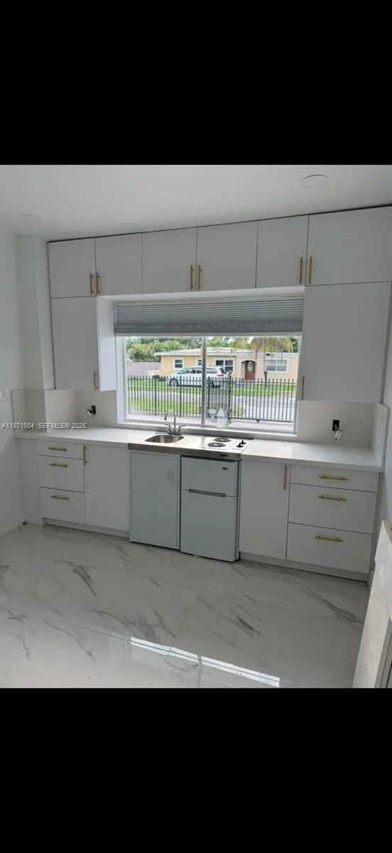 12501 Sw 84th Ave Rd -, Miami, Florida 33156, Miami, Florida 33156, ,1 BathroomBathrooms,Residential Lease,For Rent,12501 Sw 84th Ave Rd -, Miami, Florida 33156,A11971654