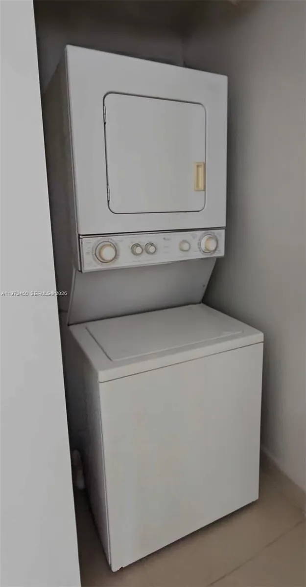 1857 Nw 24th St 3, Miami, Florida 33142, Miami, Florida 33142, 2 Bedrooms Bedrooms, ,1 BathroomBathrooms,Residential Lease,For Rent,1857 Nw 24th St 3, Miami, Florida 33142,A11972450