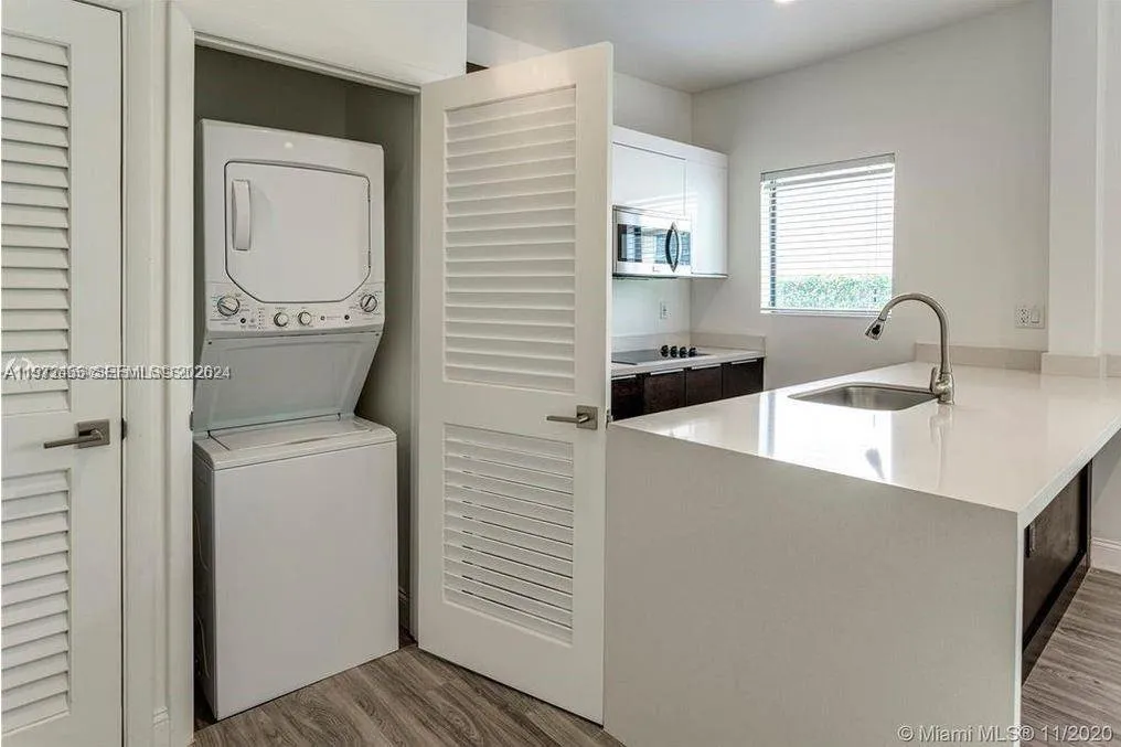 473 Mendoza Ave 5, Miami, Florida 33134, Miami, Florida 33134, 1 Bedroom Bedrooms, ,1 BathroomBathrooms,Residential Lease,For Rent,473 Mendoza Ave 5, Miami, Florida 33134,A11972456