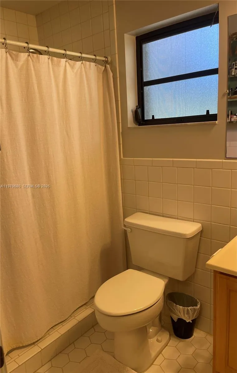 2 BED / 2 BATH  GUEST HOUSE LIVING ROOM