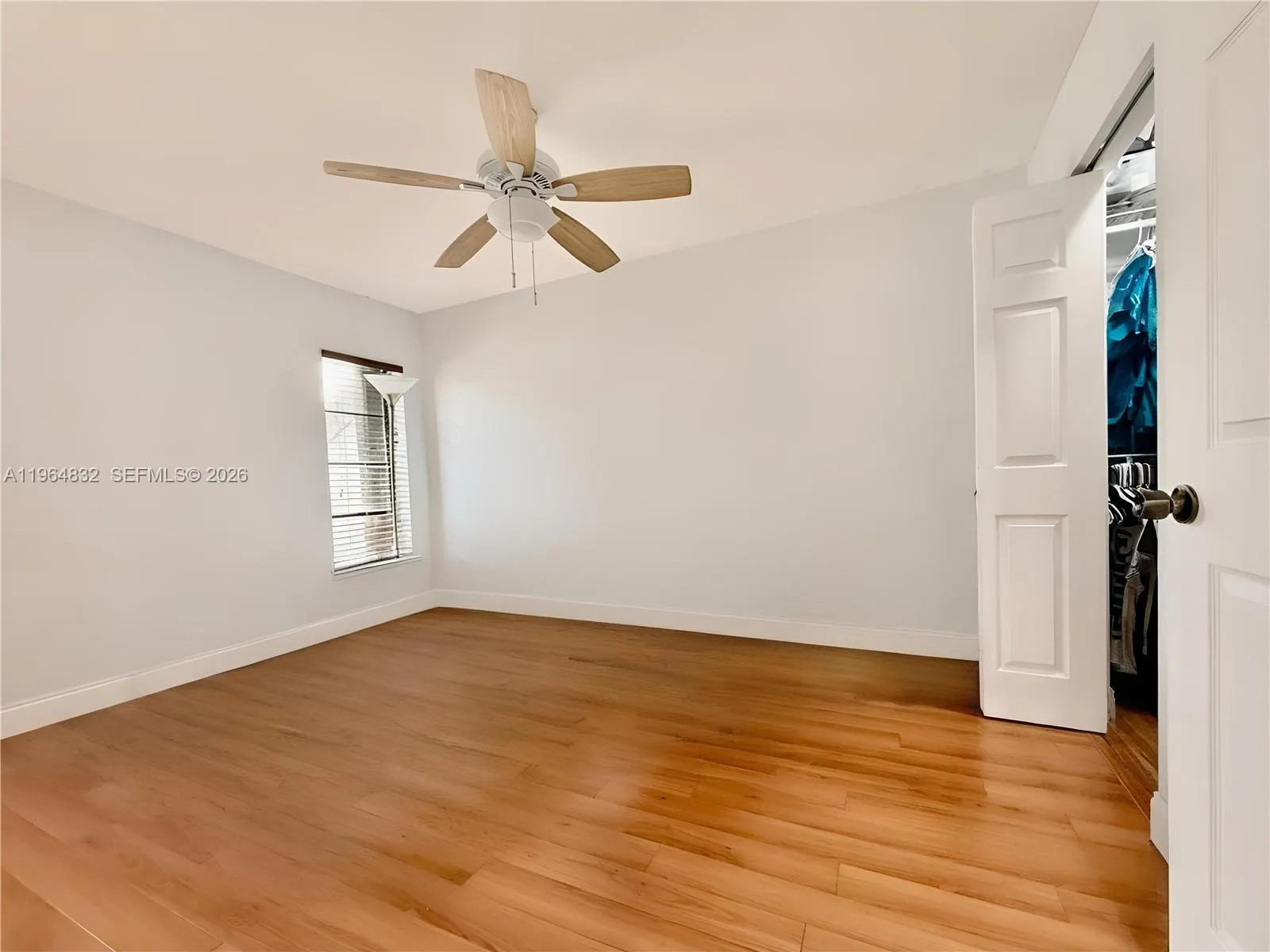 AI-adjusted image with furniture removed to highlight the room’s size and lines.