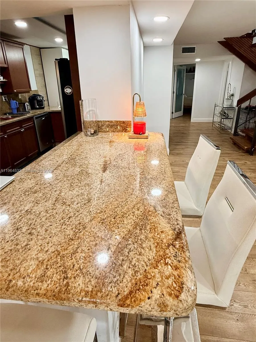 9717 N New River Canal Rd 406, Plantation, Florida, Plantation, Florida 33324, 3 Bedrooms Bedrooms, ,2 BathroomsBathrooms,Residential,For Sale,9717 N New River Canal Rd 406, Plantation, Florida,A11964832