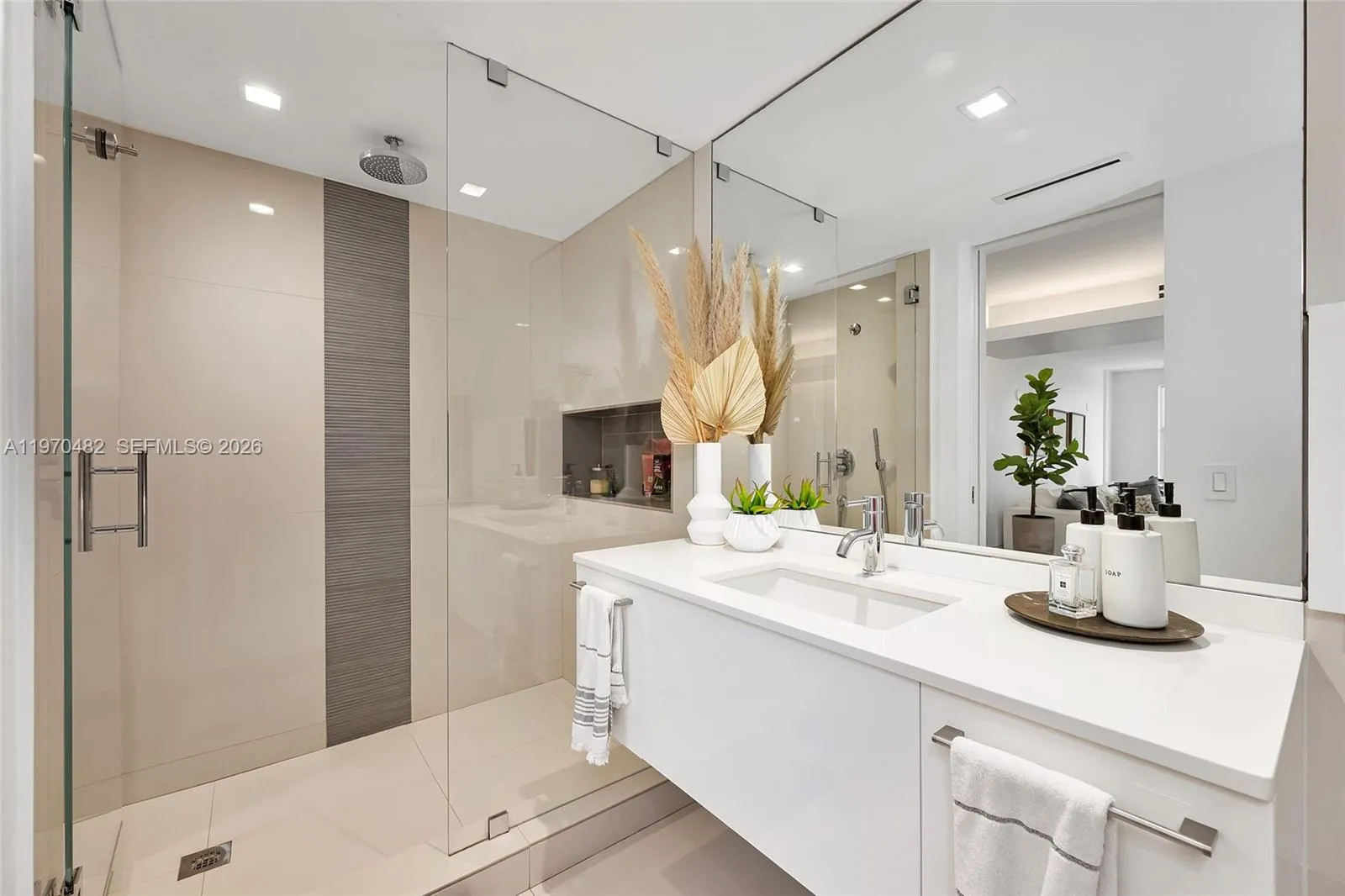 199 Ocean Lane Dr 401, Key Biscayne, Florida 33149, Key Biscayne, Florida 33149, 4 Bedrooms Bedrooms, ,3 BathroomsBathrooms,Residential,For Sale,199 Ocean Lane Dr 401, Key Biscayne, Florida 33149,A11970482