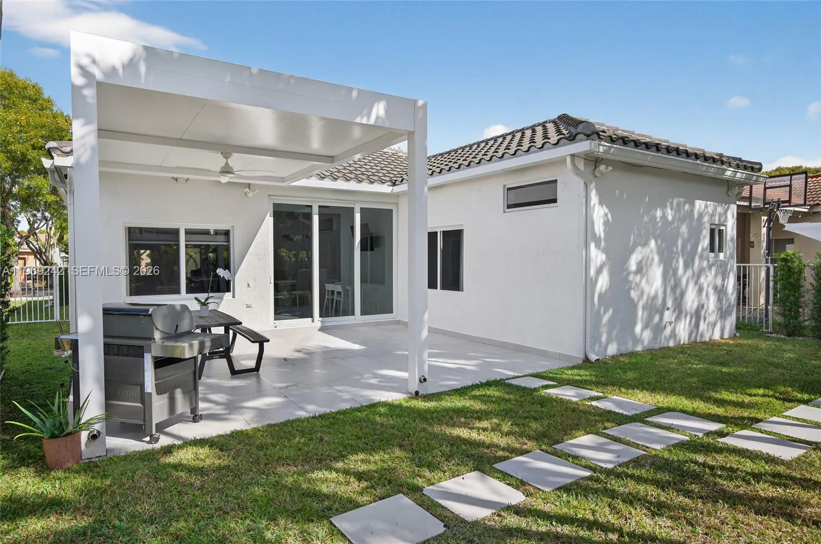 4115 Sabal Ridge Cir, Weston, Florida 33331, Weston, Florida 33331, 3 Bedrooms Bedrooms, ,2 BathroomsBathrooms,Residential,For Sale,4115 Sabal Ridge Cir, Weston, Florida 33331,A11969242