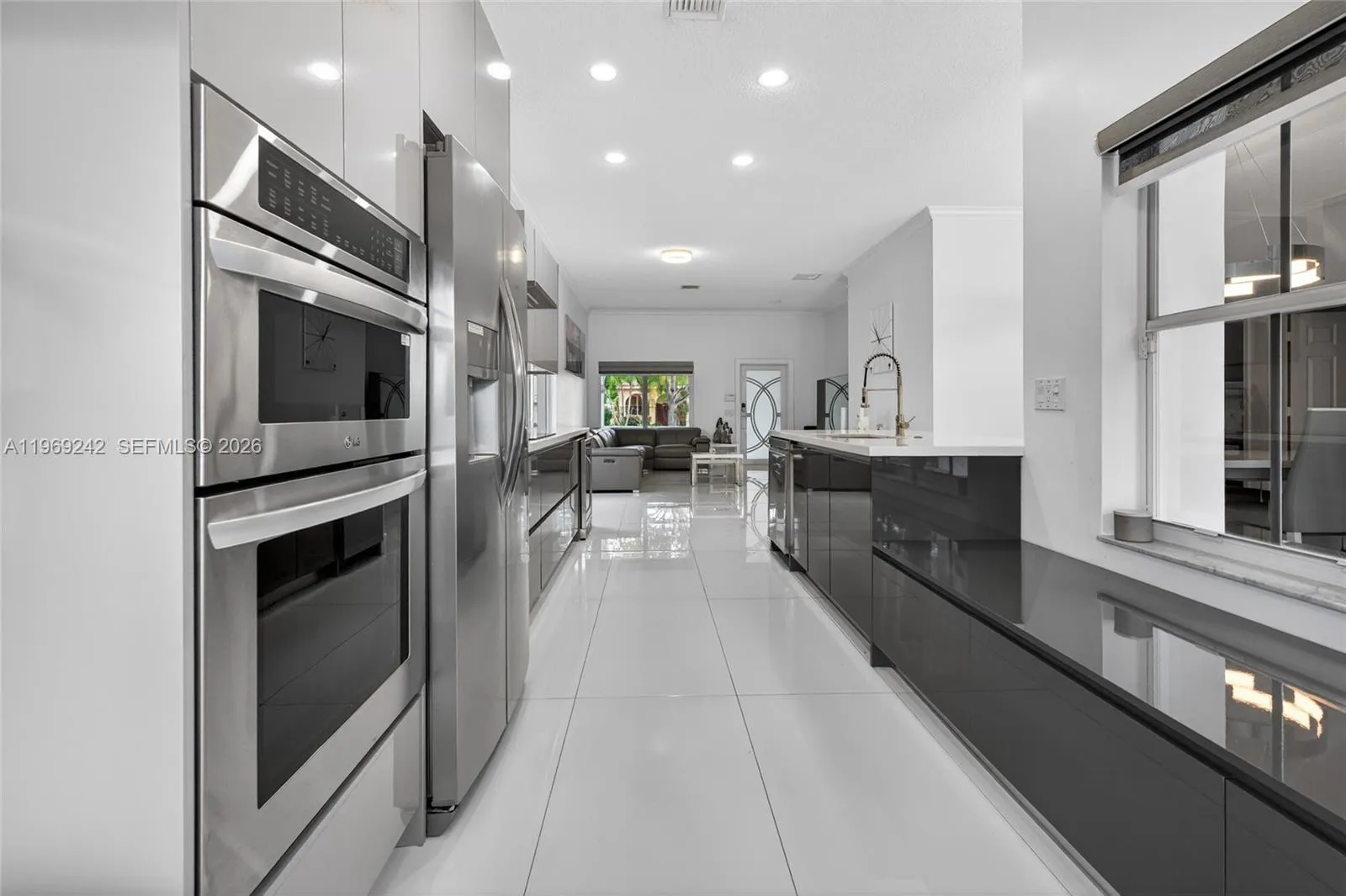4115 Sabal Ridge Cir, Weston, Florida 33331, Weston, Florida 33331, 3 Bedrooms Bedrooms, ,2 BathroomsBathrooms,Residential,For Sale,4115 Sabal Ridge Cir, Weston, Florida 33331,A11969242