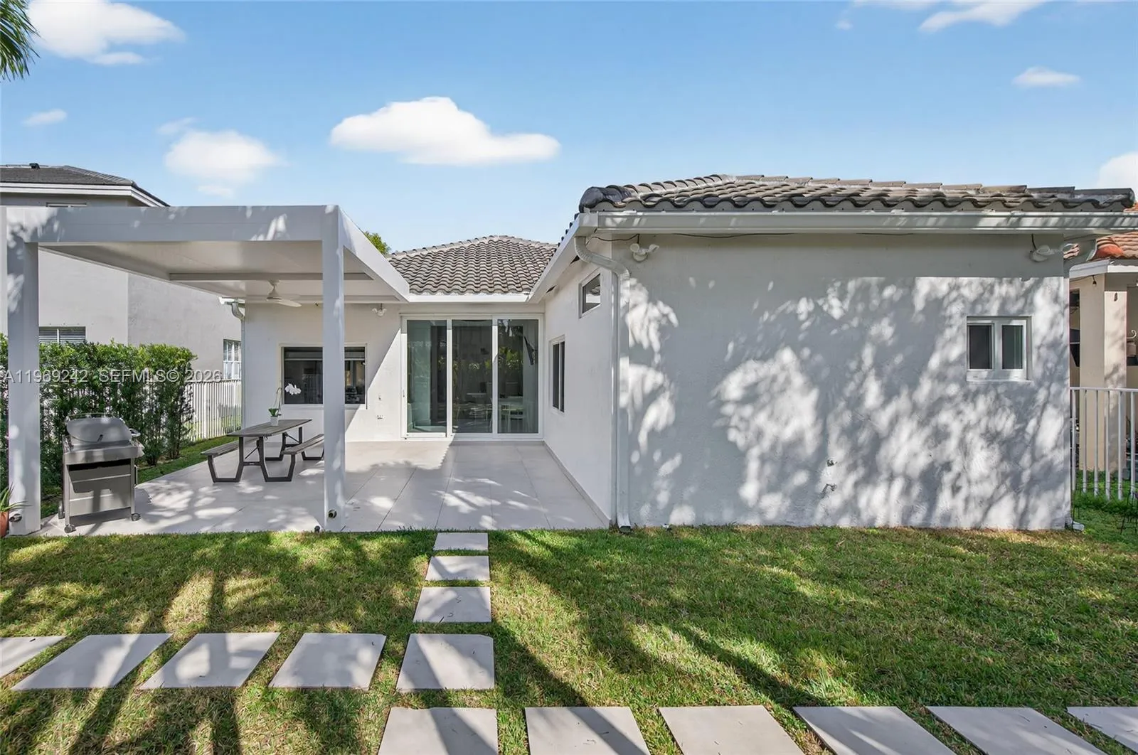 4115 Sabal Ridge Cir, Weston, Florida 33331, Weston, Florida 33331, 3 Bedrooms Bedrooms, ,2 BathroomsBathrooms,Residential,For Sale,4115 Sabal Ridge Cir, Weston, Florida 33331,A11969242
